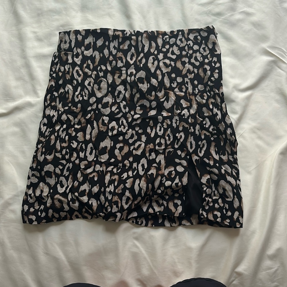H &M Cheetah Print Skirt (Size X-Small)